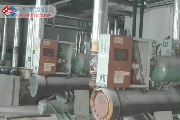 十多年的宏星冷水機(jī)組品質(zhì)很好，依然正常穩(wěn)定